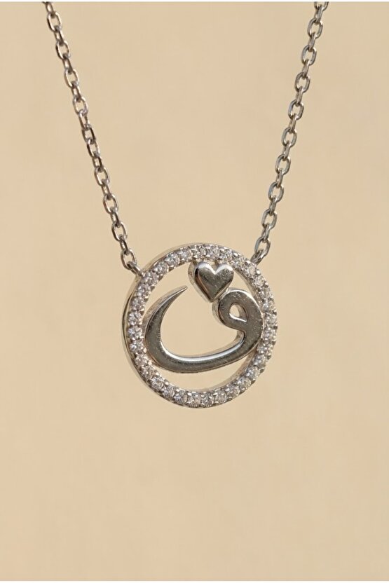 Halka Içi Kalpli Vav Kolye