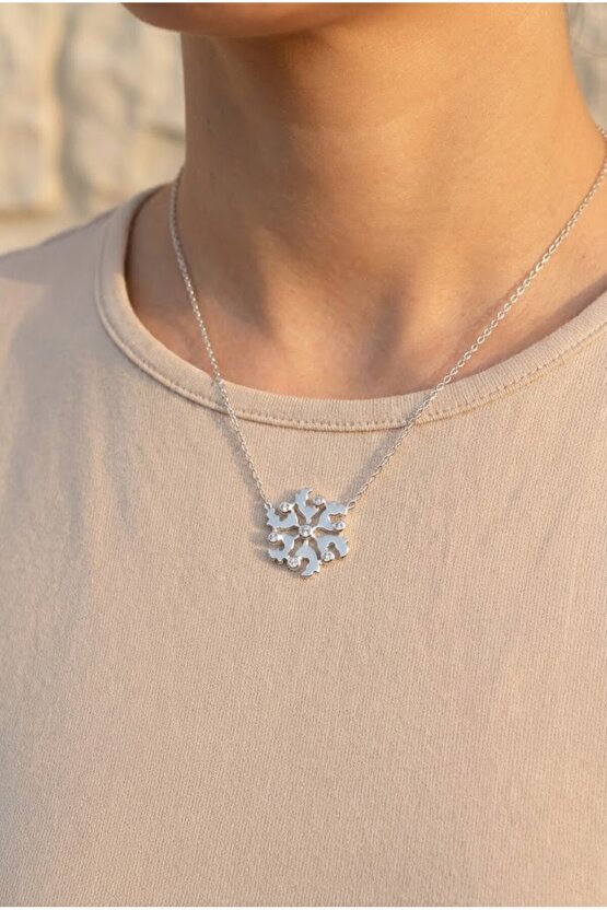 Ince Kar Tanesi Kolye