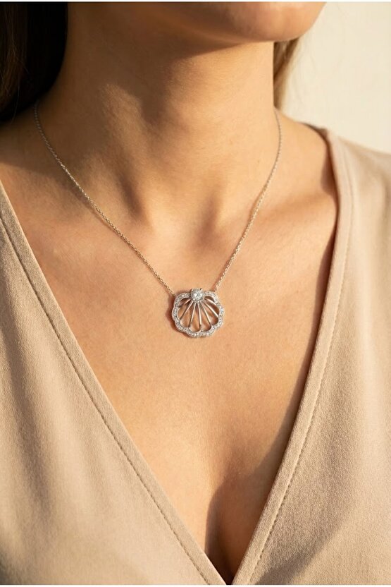 Taşlı Deniz Kabuğu Kolye