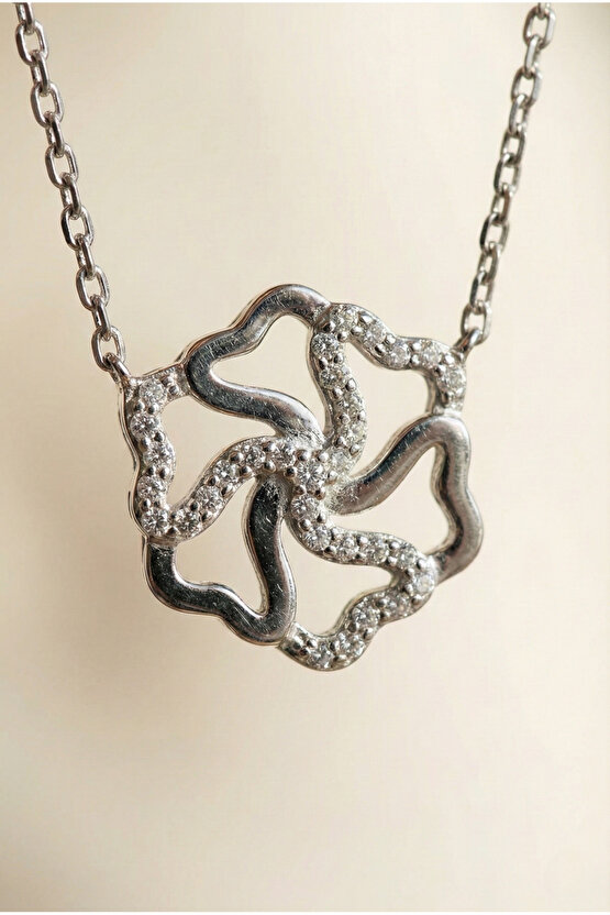 Kalpli Kar Tanesi Kolye