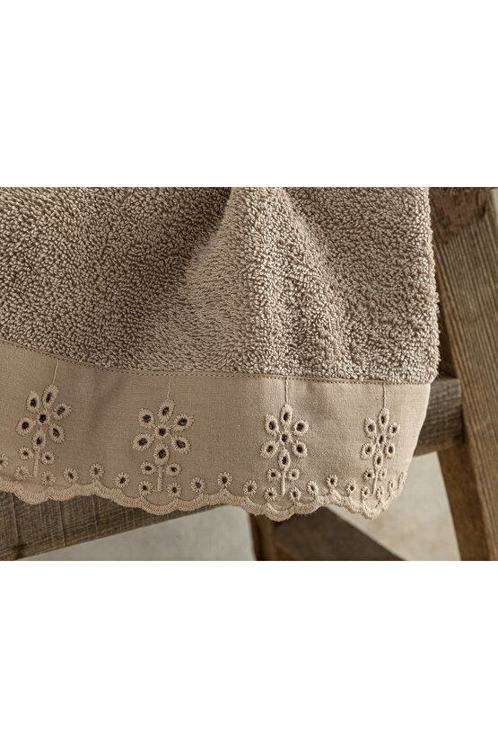 Lilian Pamuklu Brodeli El Havlusu 30x40 Cm Bej