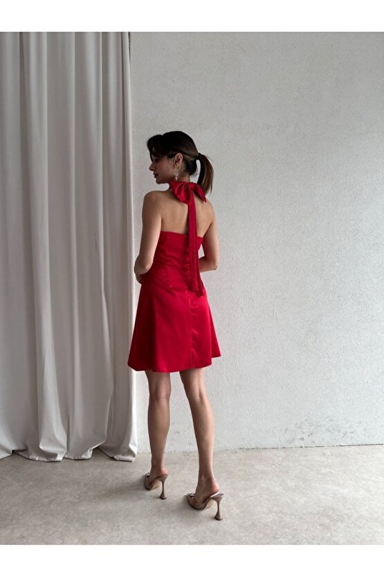 Kadın Boyundan Bağlamalı Kurdela Detaylı Mini Saten Elbise