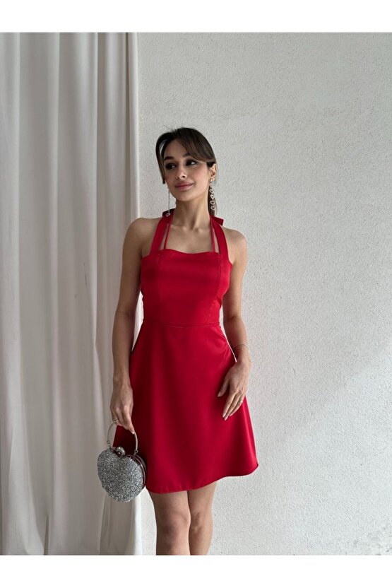 Kadın Boyundan Bağlamalı Kurdela Detaylı Mini Saten Elbise