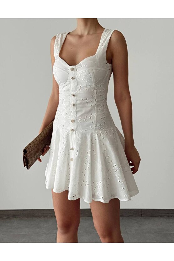 Düğme Detaylı Askılı Brode Kumaş Mini Beyaz Elbise