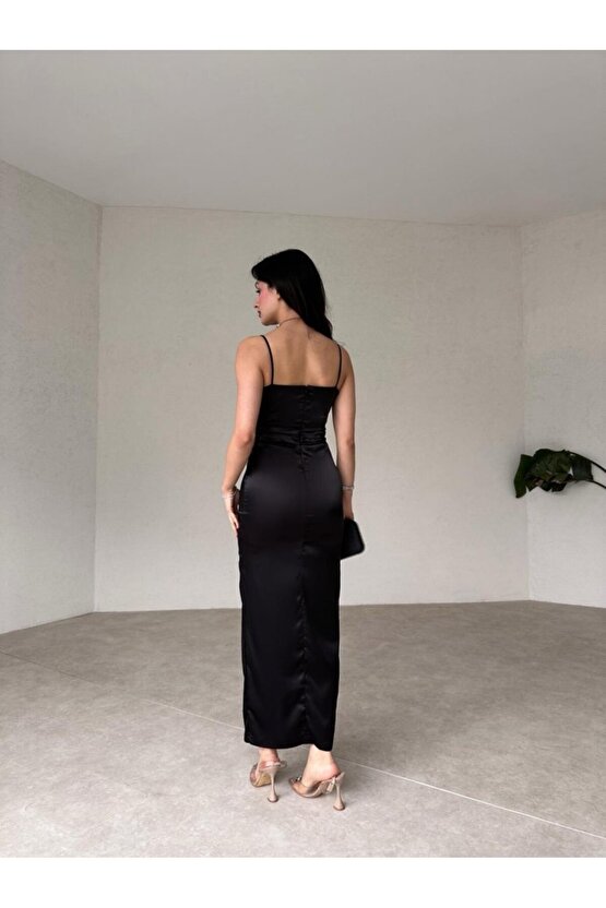 YIRTMAÇ DETAYLI ASKILI SATEN ELBİSE