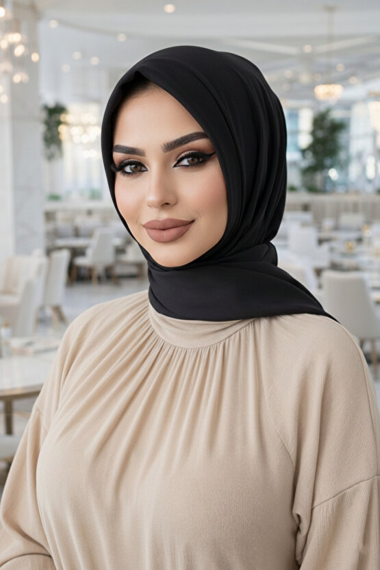 Siyah Mevsimlik Kapüşonlu Çıtçıtlı Şal