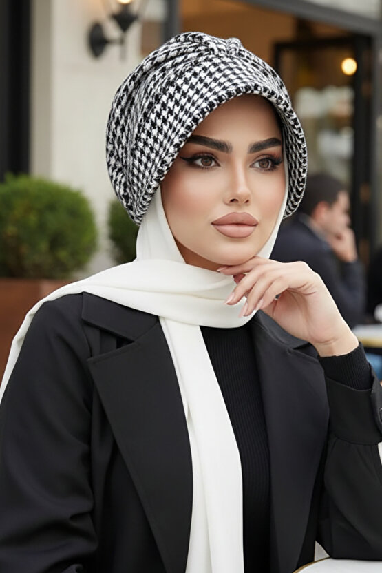 Siyah Kazayağı Kaşe Şapkalı Bone