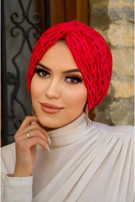 Kırmızı Dantel Tokalı Bone