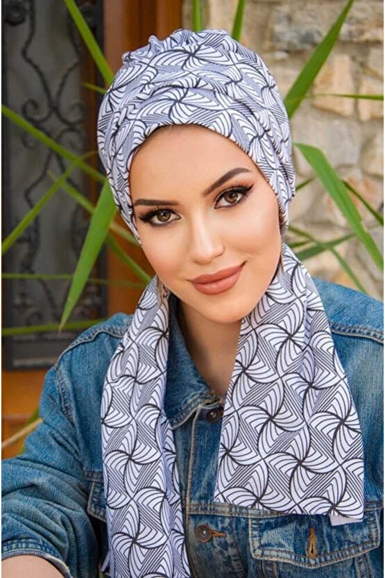 Siyah Beyaz Spiral Desenli Atkılı Bone