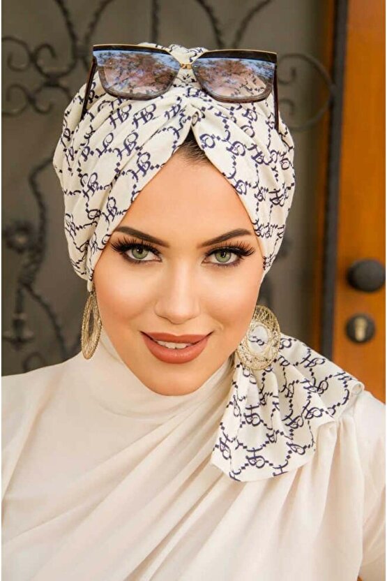 Saks Beyaz Retro Desen Tokalı Bone