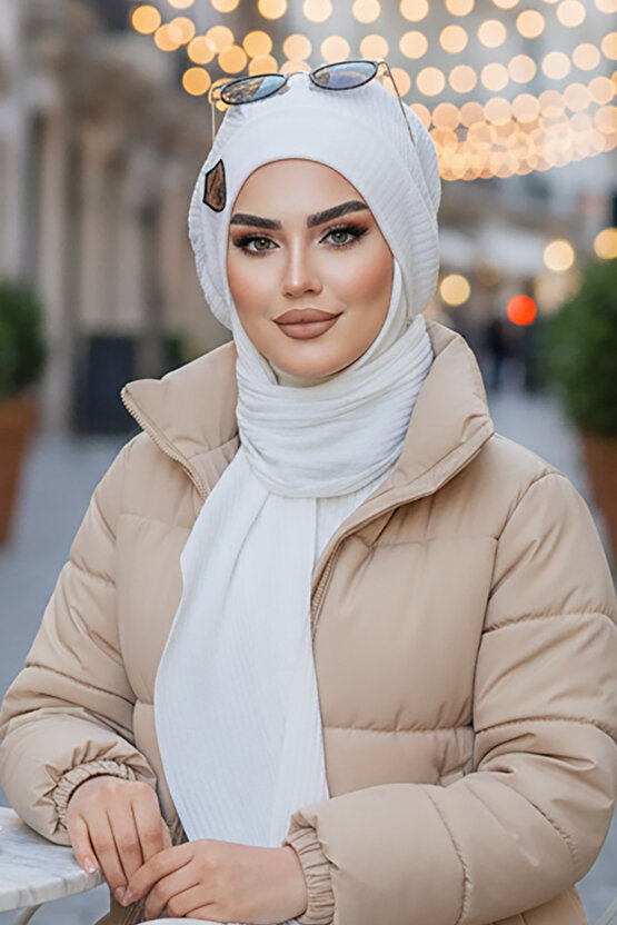 Kırık Beyaz Fitilli Armalı Tesettür Bere