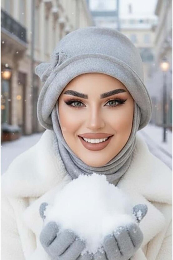 Gri Aksesuarlı Atkılı Vintage Şapka