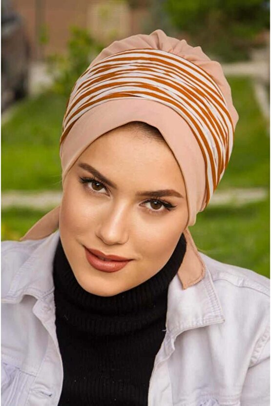 Bej Çizgi Desen Bantlı Bone