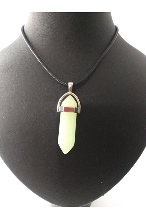 Karanlıkta Parlayan Çivi Şeklinde Doğaltaş Kolye