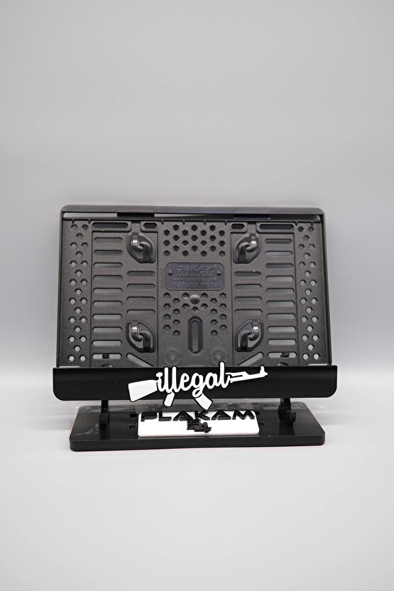 İLLEGAL KELEŞ ÇİZİMLİ BEYAZ PLEKSİ MOTOR PLAKALIĞI