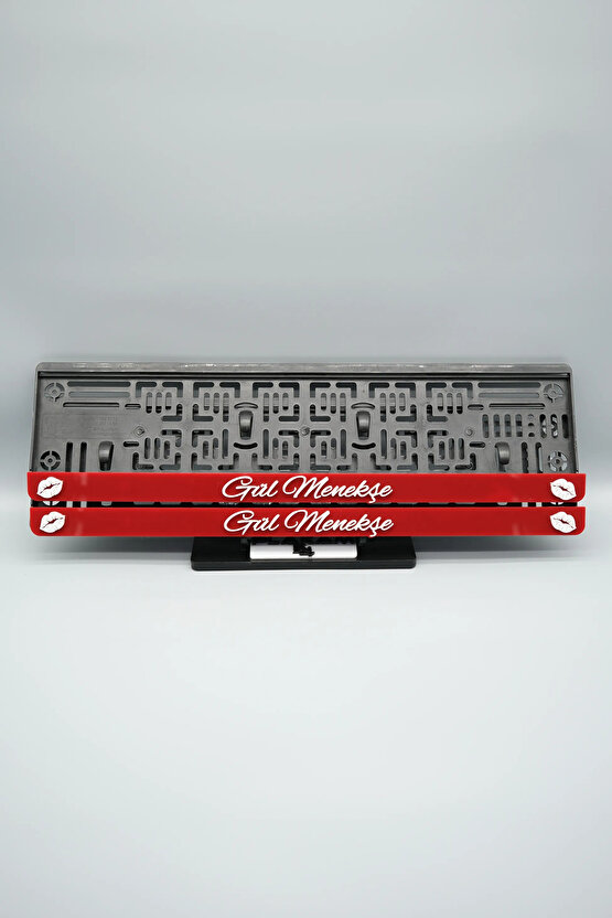 EL YAZI FONTLU DUDAK EMOJİLİ KIRMIZI BEYAZ KİŞİYE ÖZEL İSİMLİ PLEKSİ ARABA PLAKALIĞI