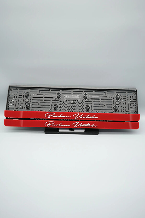 İMZA FONTLU KİŞİYE ÖZEL İSİMLİ KIRMIZI PLEKSİ ARABA PLAKALIĞI