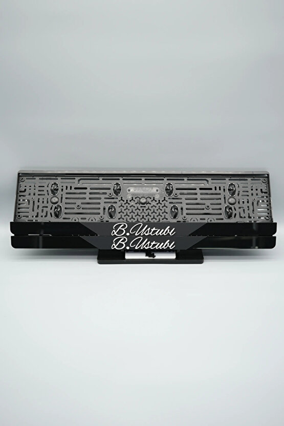 EL YAZI FONTLU ORTASI MAT SİYAH PARÇALI KİŞİYE ÖZEL İSİMLİ PLEKSİ ARABA PLAKALIĞI