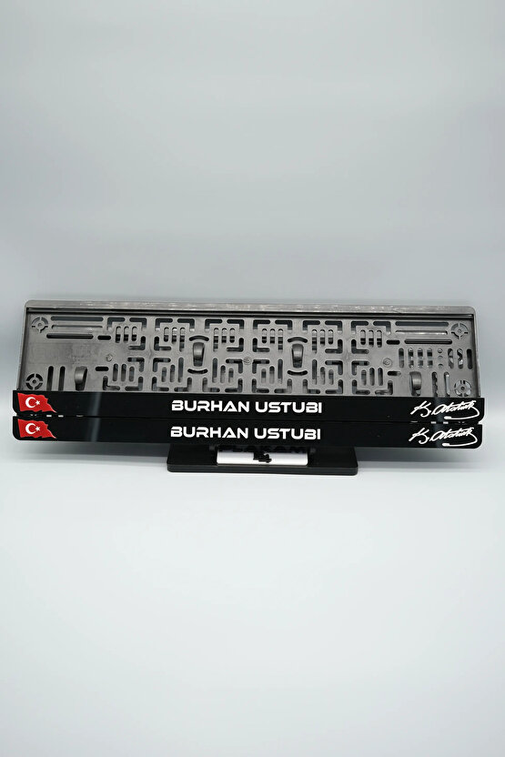 BAYRAKLI, K.A. BENZER İMZALI KİŞİYE ÖZEL İSİMLİ PLEKSİ ARABA PLAKALIĞI