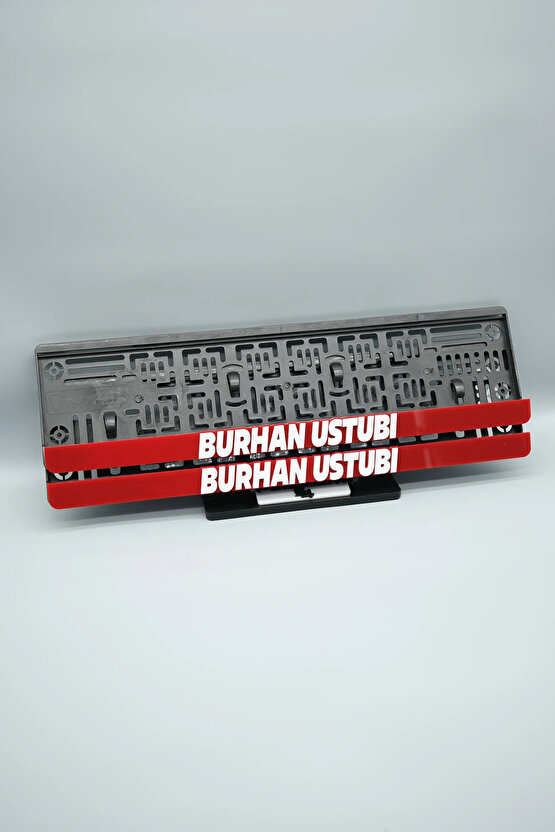 TAŞMALI BÜYÜK DÜZ FONTLU KIRMIZI KİŞİYE ÖZEL İSİMLİ PLEKSİ ARABA PLAKALIĞI