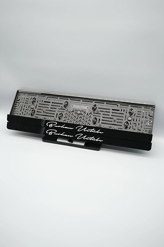 İMZA FONTLU KİŞİYE ÖZEL İSİMLİ SİYAH PLEKSİ ARABA PLAKALIĞI