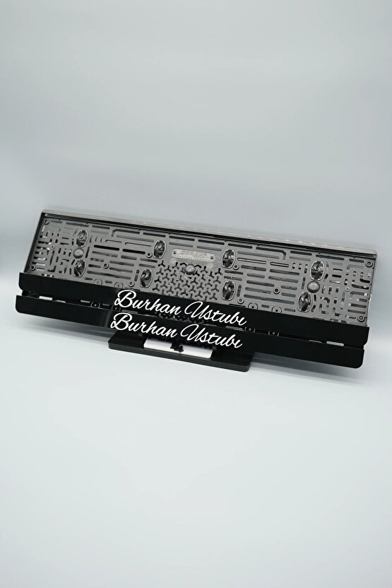 İNCE EL YAZI FONTLU KİŞİYE ÖZEL İSİMLİ SİYAH PLEKSİ ARABA PLAKALIĞI