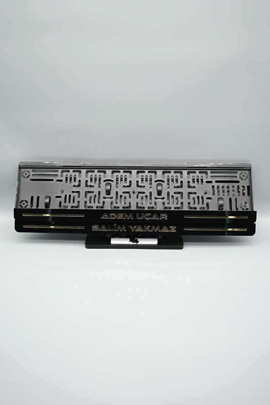 ÇİZGİLİ GOLD KİŞİYE ÖZEL İSİMLİ PLEKSİ ARABA PLAKALIĞI