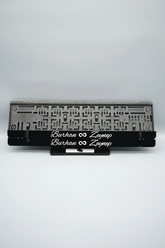 EL YAZI FONTLU SONSUZLUK İŞARETLİ SİYAH BEYAZ ÇİFTLERE ÖZEL İSİMLİ PLEKSİ ARABA PLAKALIĞI