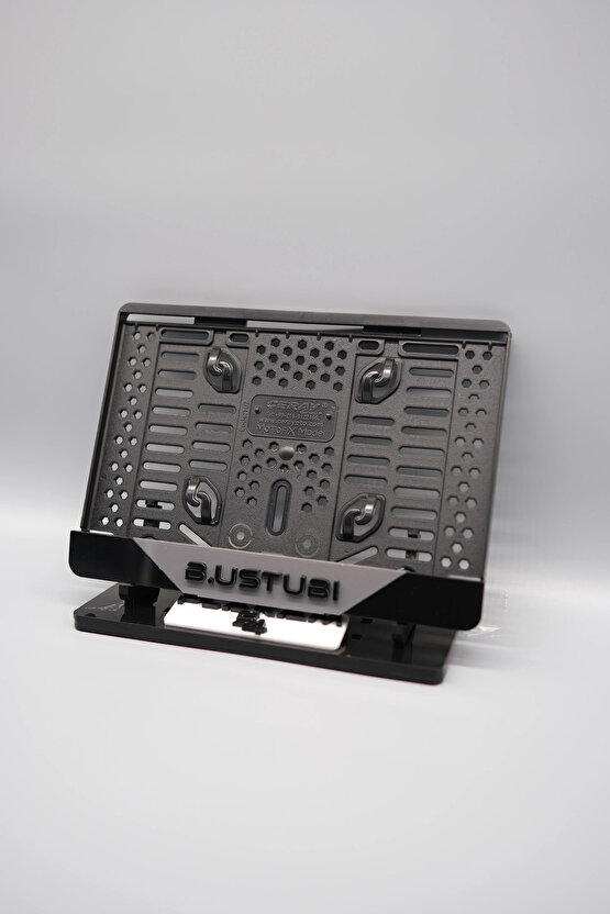 ORTASI GRİ PARÇALI KİŞİYE ÖZEL İSİMLİ PLEKSİ MOTOR PLAKALIĞI