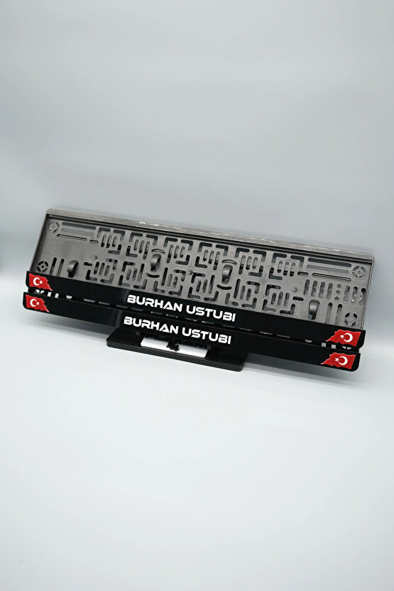 BAYRAKLI KİŞİYE ÖZEL İSİMLİ PLEKSİ ARABA PLAKALIĞI