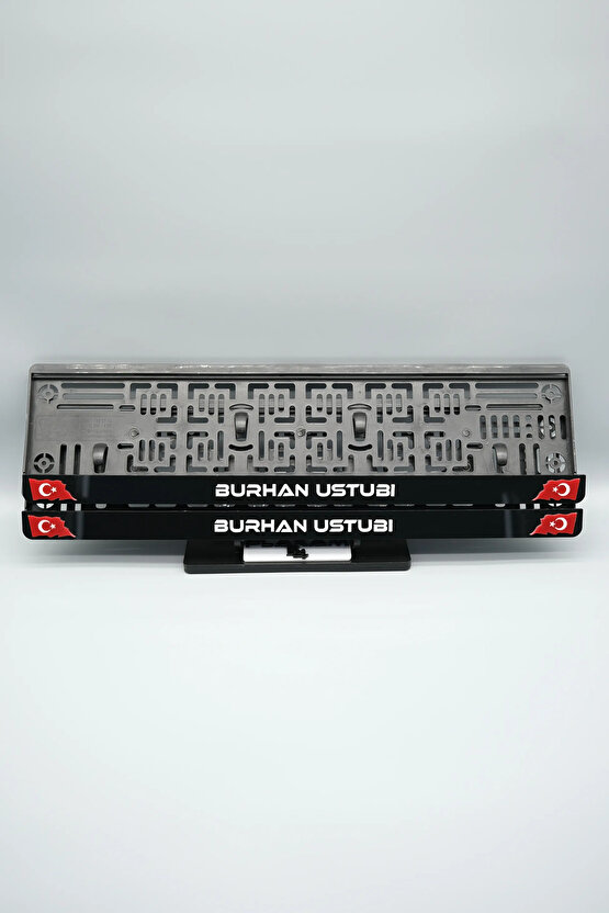 BAYRAKLI KİŞİYE ÖZEL İSİMLİ PLEKSİ ARABA PLAKALIĞI