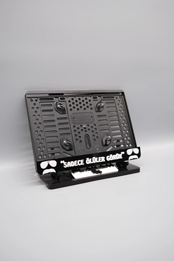 SADECE ÖLÜLER GÖRÜR 3D KABARTMALI SİYAH PLEKSİ MOTOR PLAKALIĞI