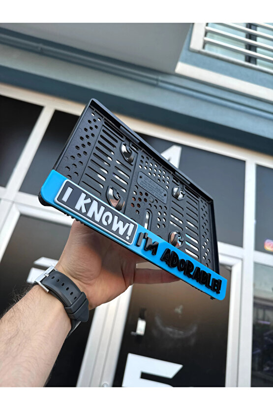 I KNOW! IM ADORABLE 3D KABARTMALI MAVİ PLEKSİ MOTOR PLAKALIĞI