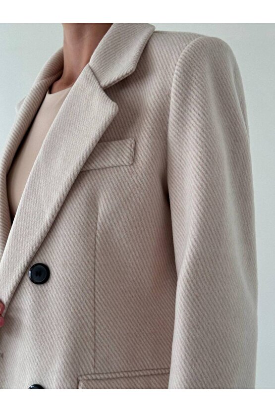 Balık Sırtı Desenli Astarlı Düğmeli Krem Kaşe Kumaş Kısa Boy Kaban