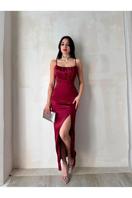 YIRTMAÇ DETAYLI ASKILI SATEN ELBİSE