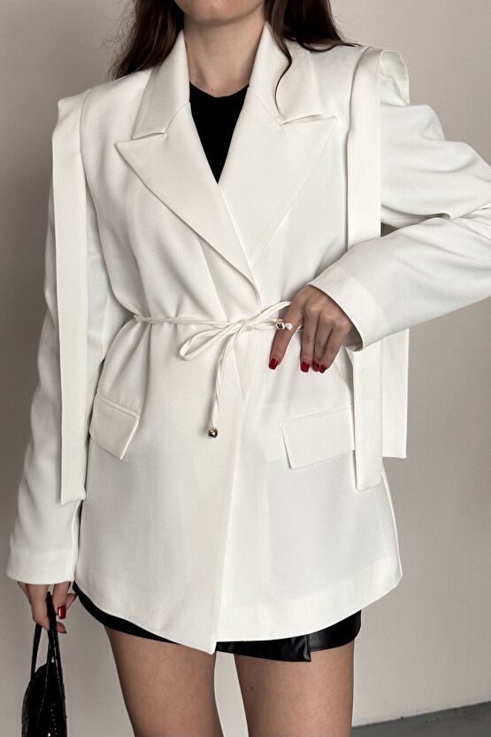 Kadın Kuşaklı Omuz Detaylı Blazer Ceket - Casual Modern Tasarım