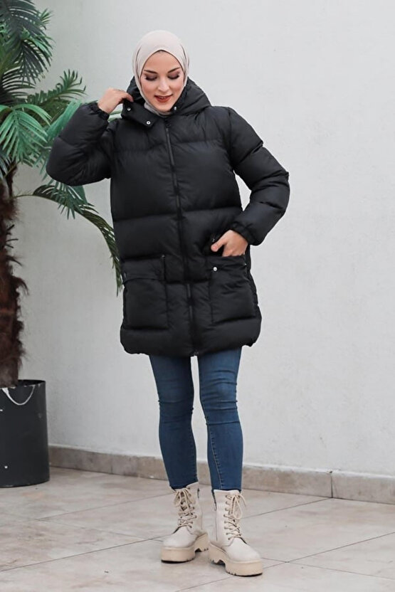 Kadın Siyah Kapüşonlu Uzun Şişme Mont – Fermuarlı, Büyük Cepli, Kışlık Dolgulu Puffer Mont