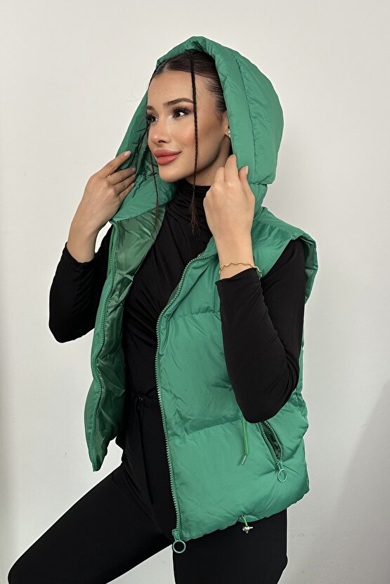 Kadın Kapüşonlu Kısa Şişme Yelek – Dolgulu, Kışlık, Spor Günlük, Su itici