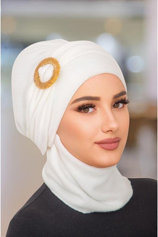 Beyaz Gold Tokalı Atkılı Bone