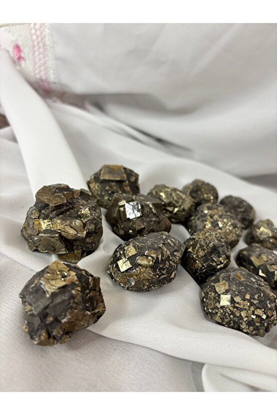 Pirit taşı. 34-140gr arasında değişiklik gösterebilir