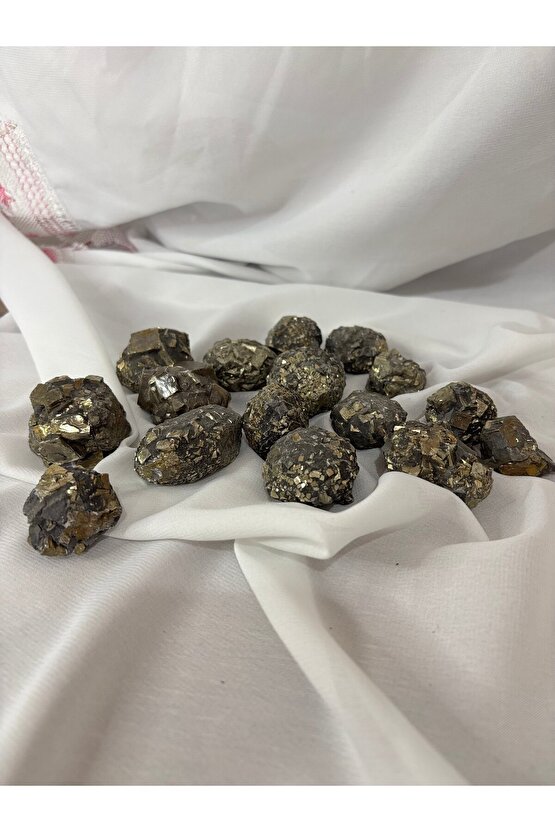 Pirit taşı. 34-140gr arasında değişiklik gösterebilir