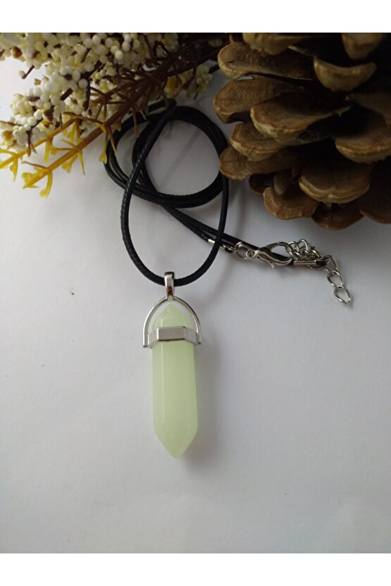 Karanlıkta Parlayan Çivi Şeklinde Doğaltaş Kolye