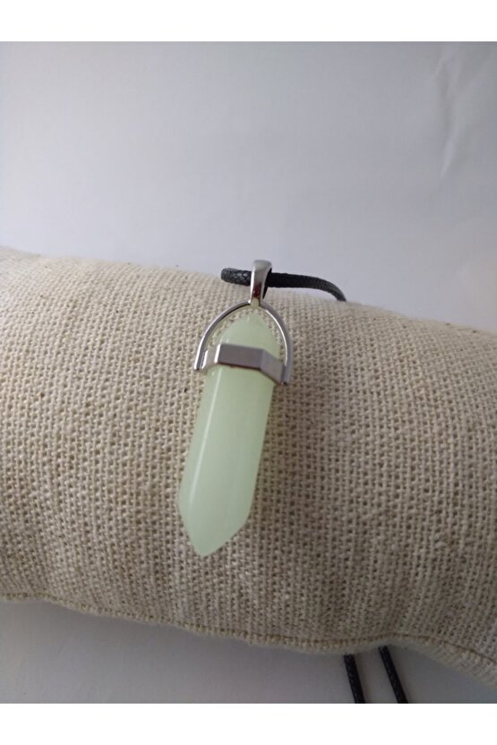 Karanlıkta Parlayan Çivi Şeklinde Doğaltaş Kolye