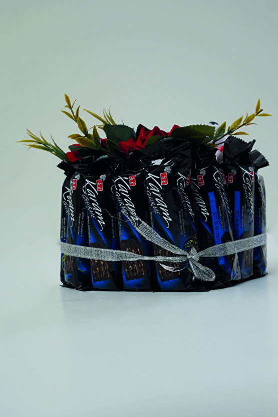 Kalpli Özel Tasarım Karamlı Güllü Çikolata Paketi