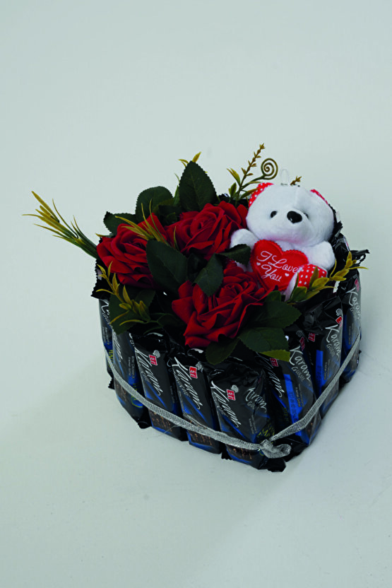 Kalpli Özel Tasarım Karamlı Güllü Çikolata Paketi