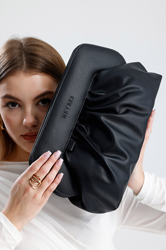 Heybes Kadın Siyah Vegan Deri Büzgü Tasarım Mıknatıs Mekanizmalı Modern El Çantası