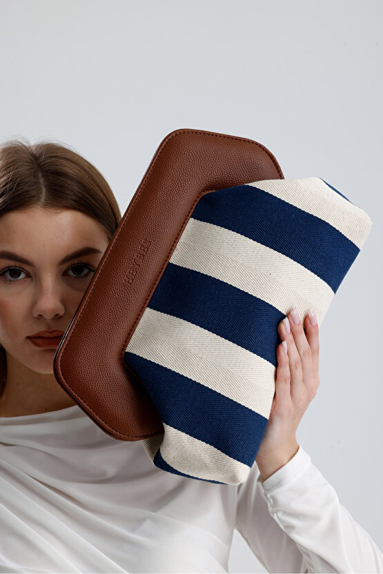 Heybes Kadın Lacivert Çizgi Desenli Kanvas Clutch El Çantası