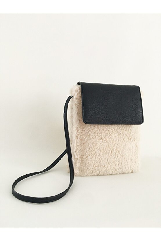 Kadın Siyah Kapaklı Peluş Çapraz Askılı Omuz Çantası