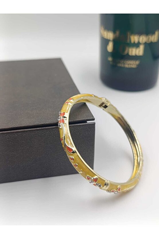 Mineli Çiçek İşlemeli Çelik Bilezik