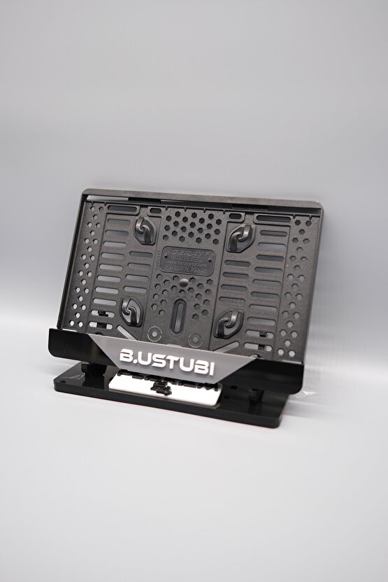 ORTASI GRİ PARÇALI BEYAZ YAZILI KİŞİYE ÖZEL İSİMLİ PLEKSİ MOTOR PLAKALIĞI